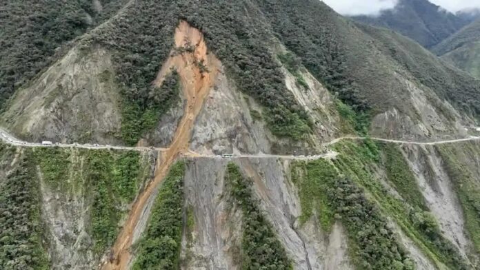Anuncian paro por mal estado de carreteras que conectan con la selva de Puno