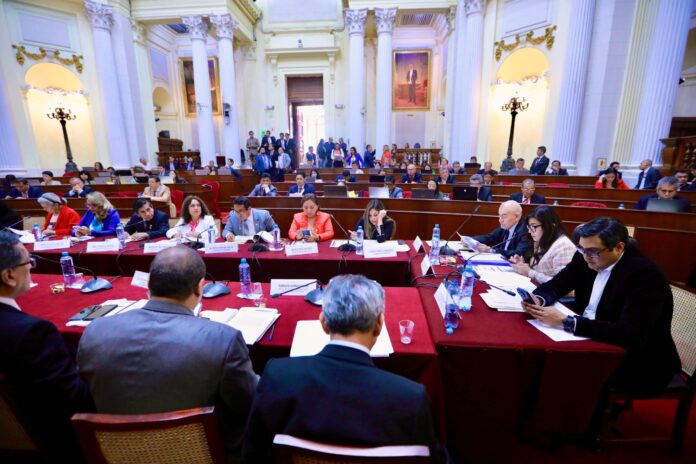 Congreso atomiza presupuesto